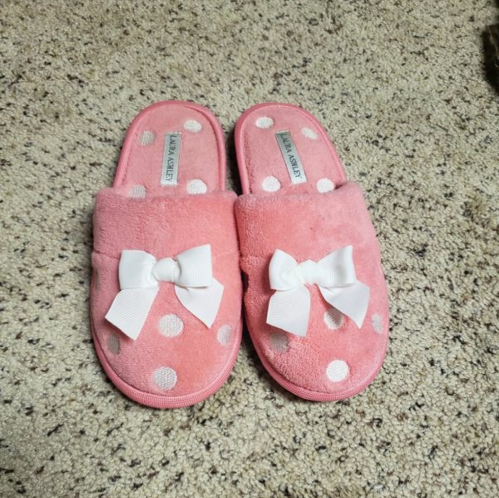 Pink polka dot slippers